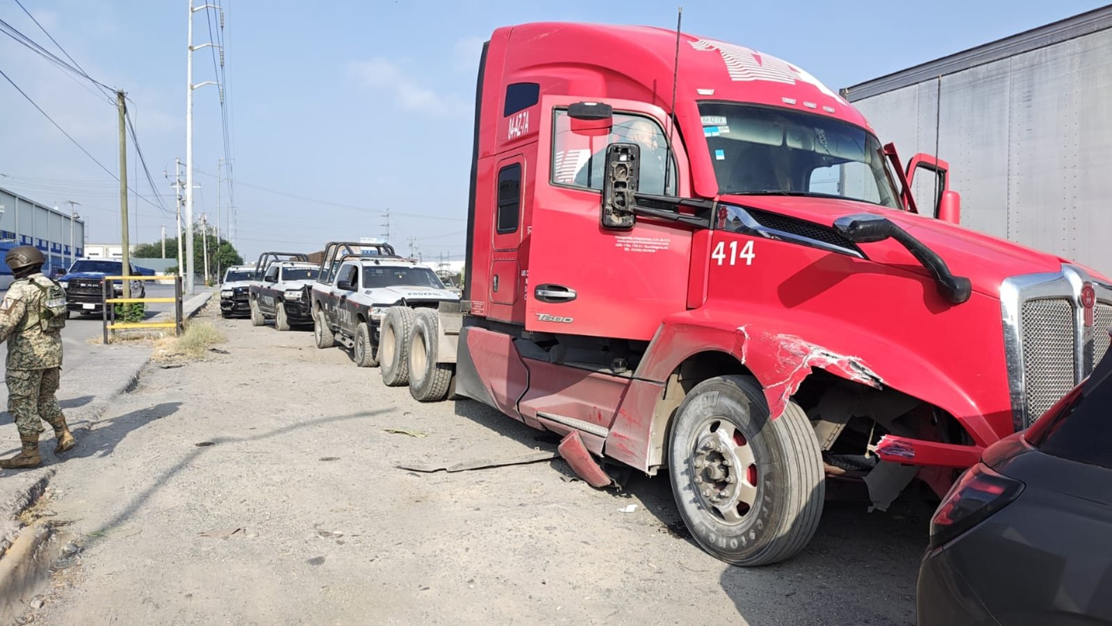 Rescatan a operador de tractocamión secuestrado en Escobedo