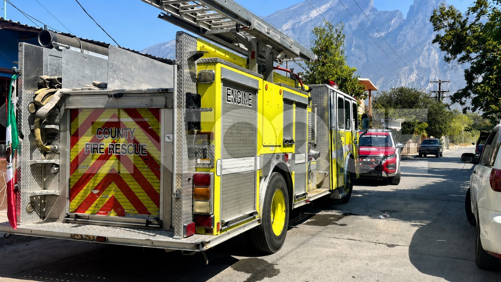 Descarga eléctrica deja dos lesionados en García