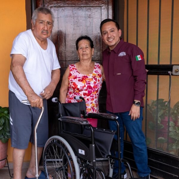 Entrega Gibran aparatos de movilidad en Monterrey