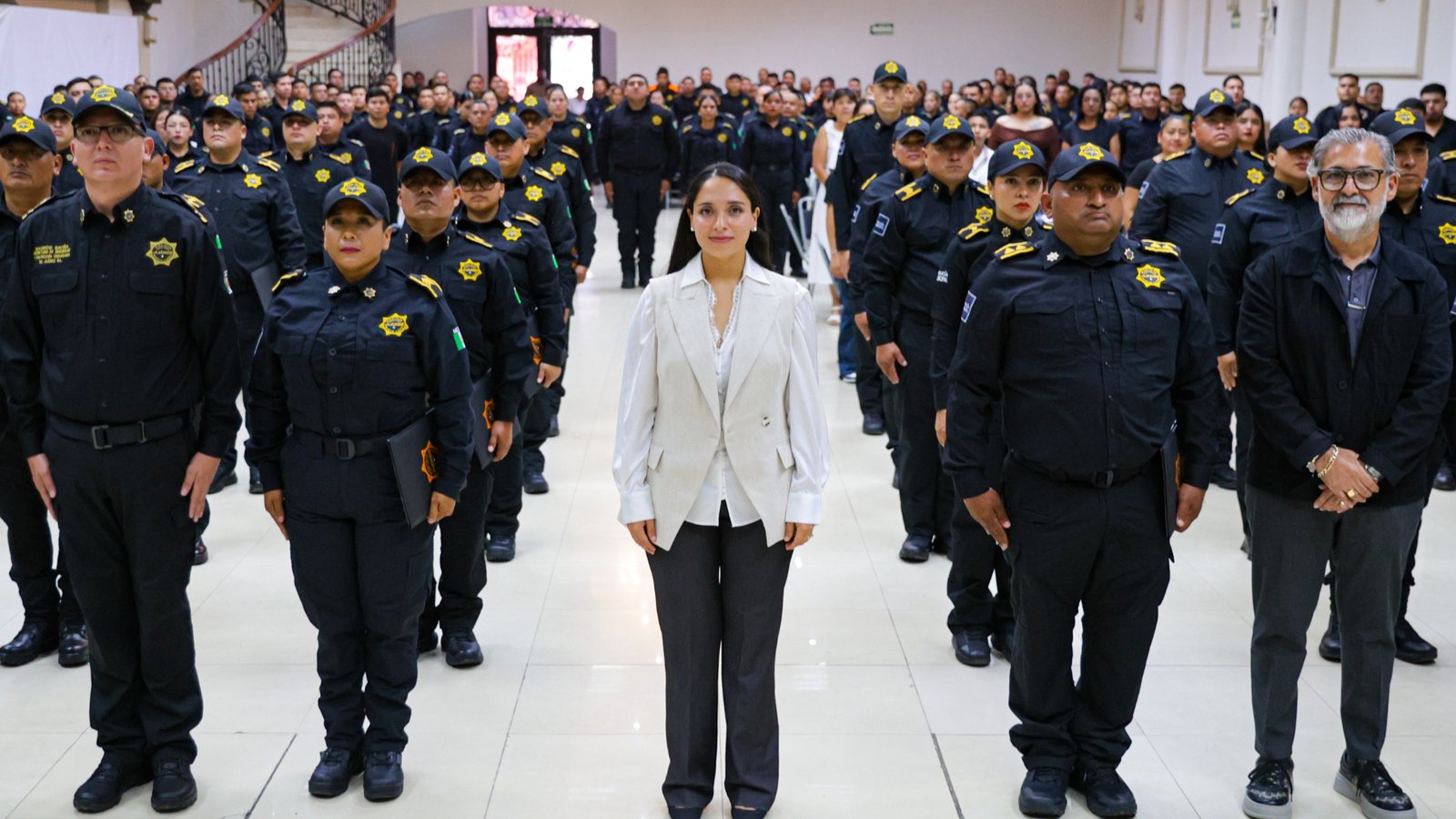 Reconocen y otorgan ascensos a 30 policías de Juárez