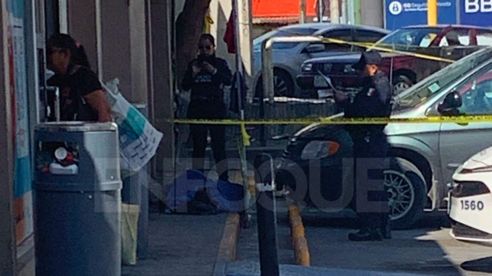 Hallan sin vida a hombre afuera de oxxo en San Nicolás