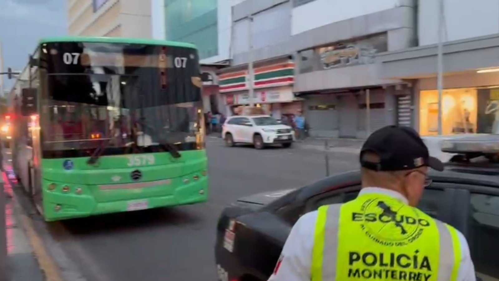 Atropella camión urbano a joven de 17 años en Monterrey