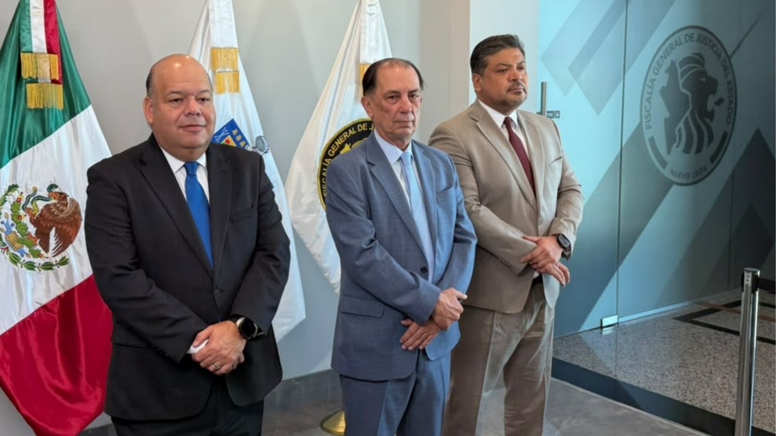 Fiscalía liga cateos en San Jerónimo y San Pedro; asegura 17 vehículos de lujo