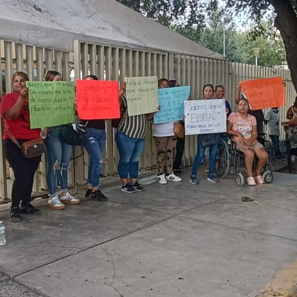 Protestan madres por falta de escuelas en Escobedo