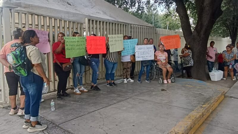 Protestan madres por falta de escuelas en Escobedo