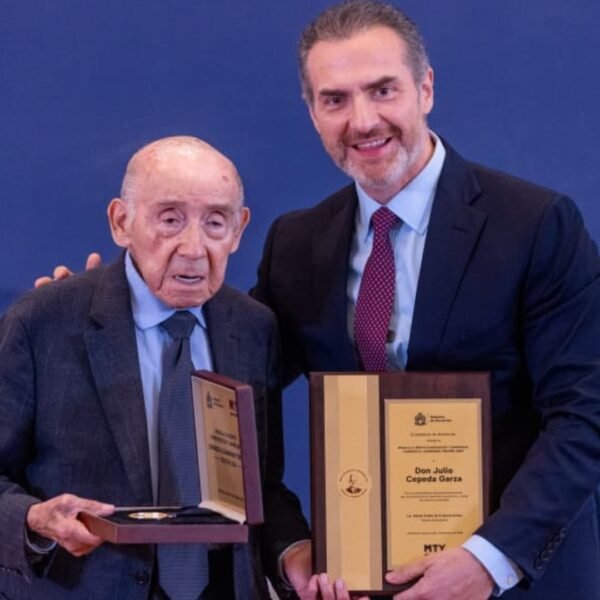 Reconocen a Julio Cepeda con medalla al mérito empresarial