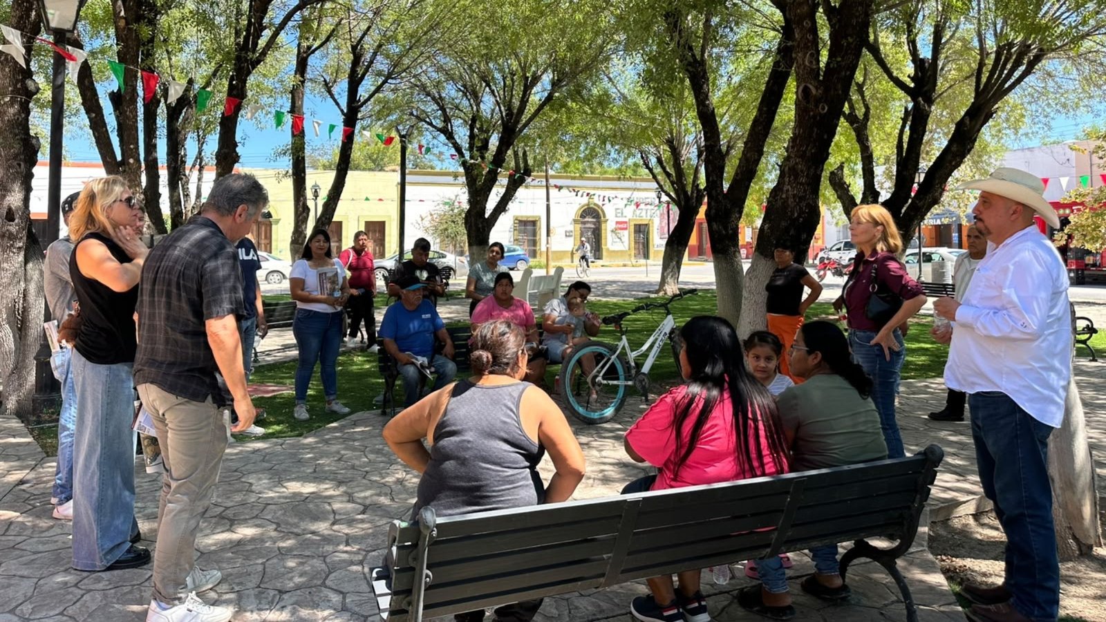 Pide Villaldama y Vallecillo a Tatiana mejorar caminos, salud y empleo