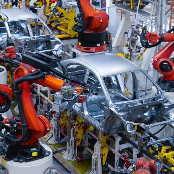 Aumenta Nuevo León 12.1% exportación de vehículos en agosto