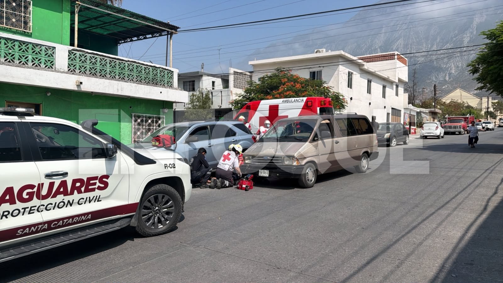 Choque deja motociclista lesionada en Santa Catarina