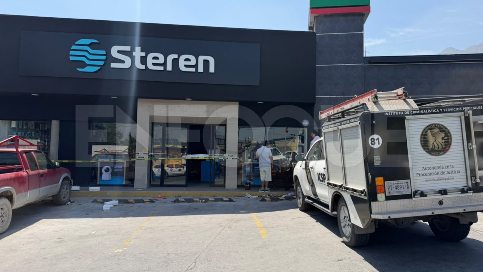 Roban tienda de electrónicos en Santa Catarina