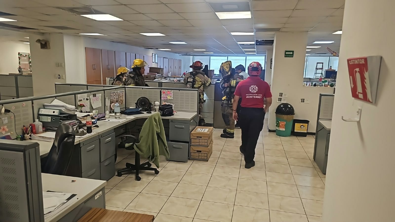 Moviliza reporte de incendio en oficinas del SAT en Monterrey