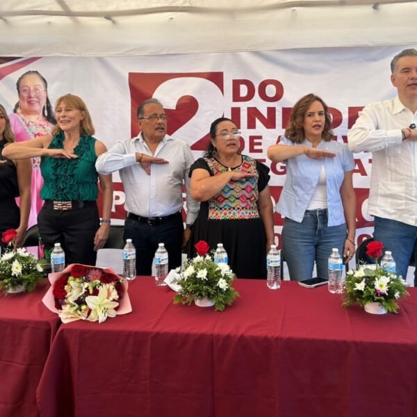 Acompaña Tatiana a Petra Romero en informe en Juárez