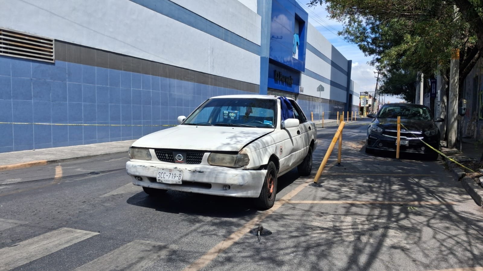 Detienen a hombre tras persecución con auto robado en Monterrey