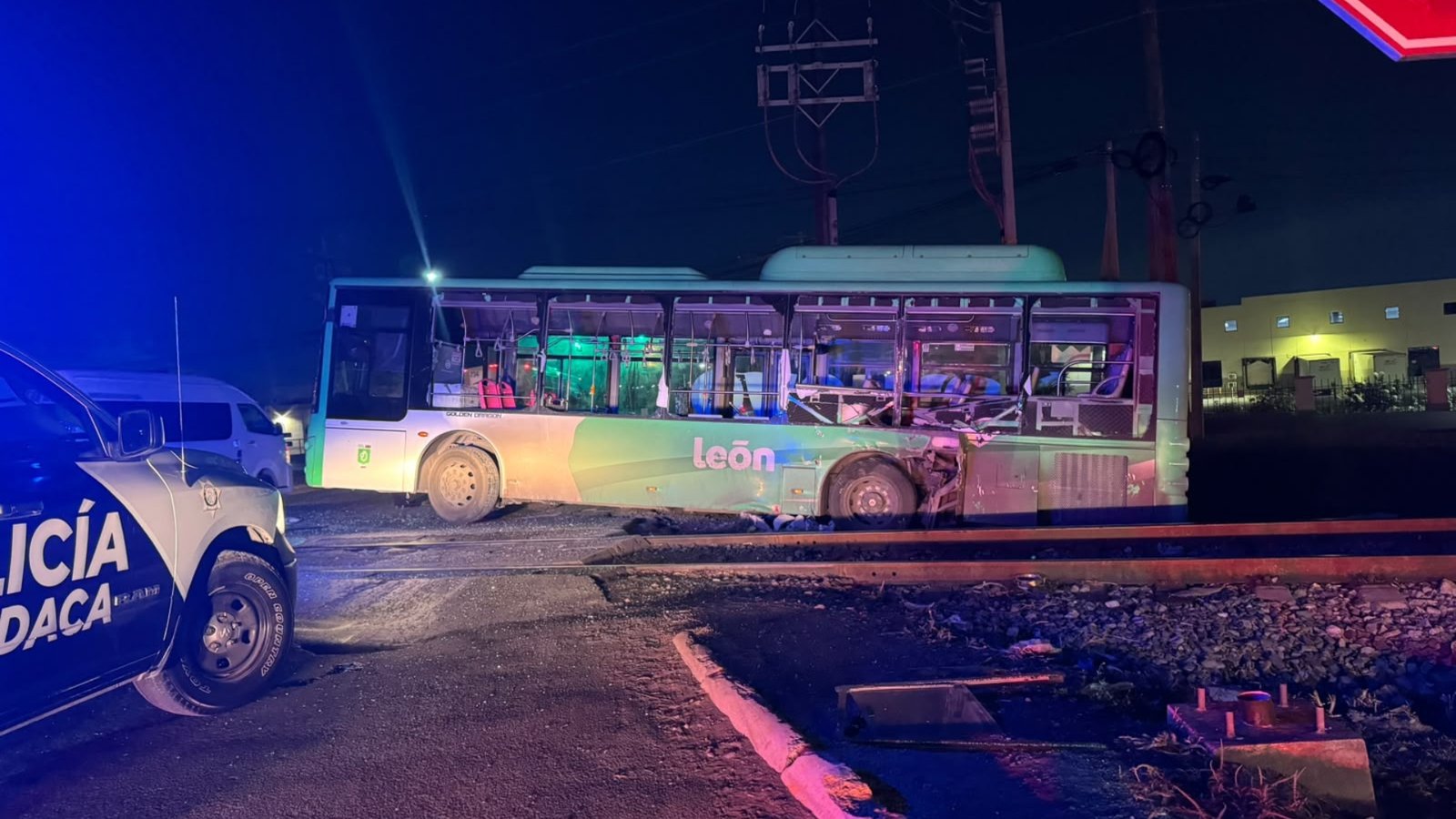Impacta tren a camión de la Ruta 219 en Apodaca
