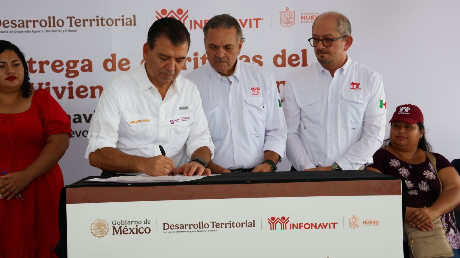 Entrega Nuevo León más de 14 mil escrituras durante la actual administración