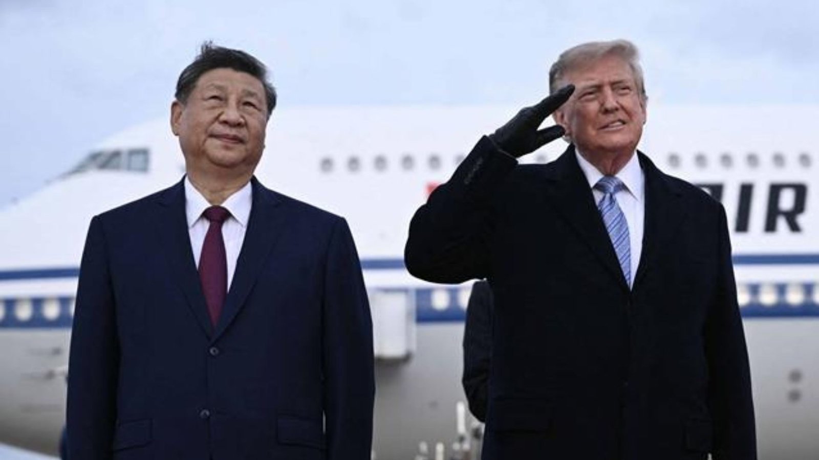 Recibe Trump a Xi Jinping en Washington con despliegue protocolario