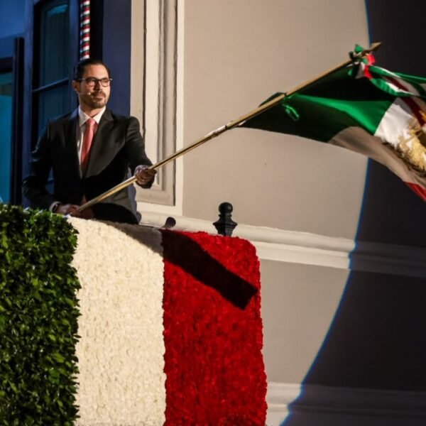Celebra Santiago el 216 aniversario de la Independencia de México