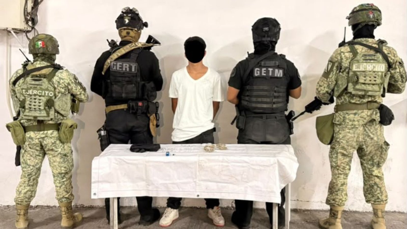 Detienen en Santa Catarina a adolescente con presuntas sustancias