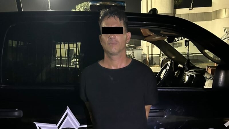 Detienen a hombre con presunta droga en el centro de Monterrey