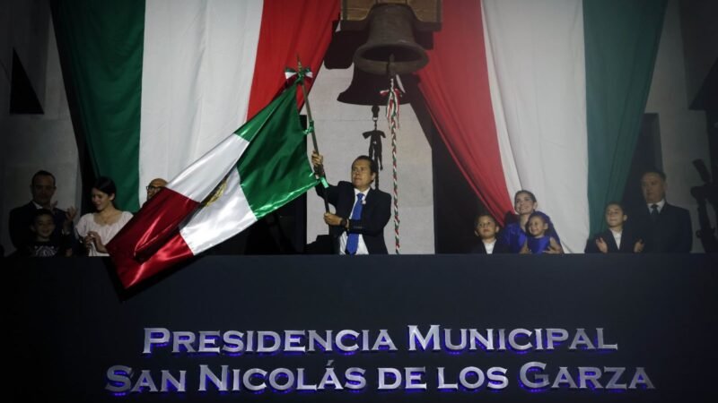 Reúne San Nicolás a miles en la Plaza Principal