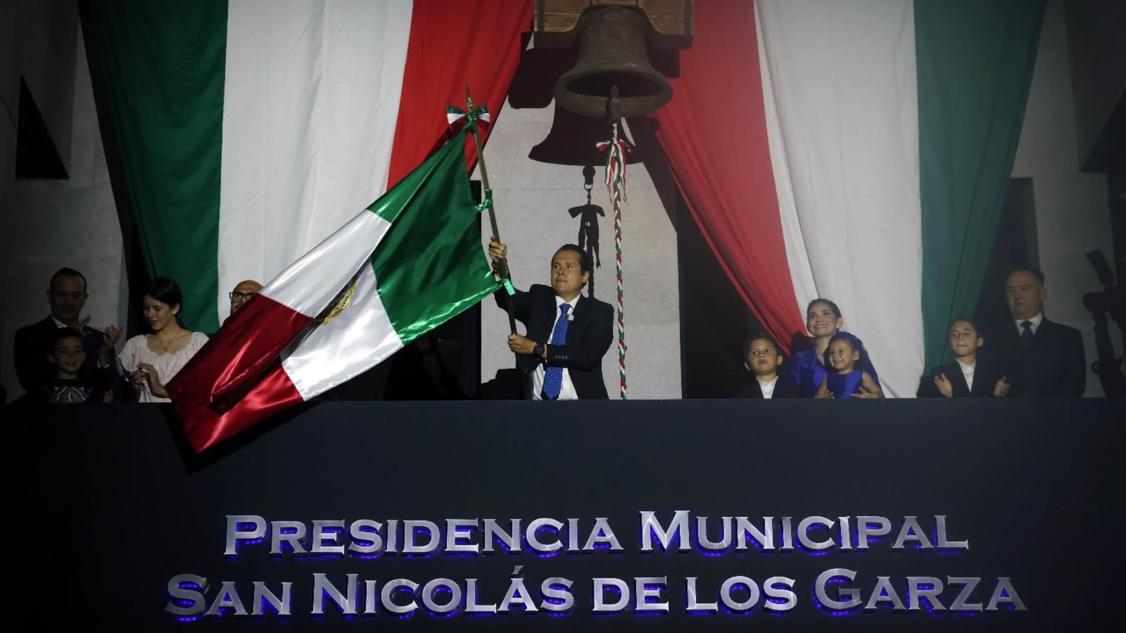 Reúne San Nicolás a miles en la Plaza Principal
