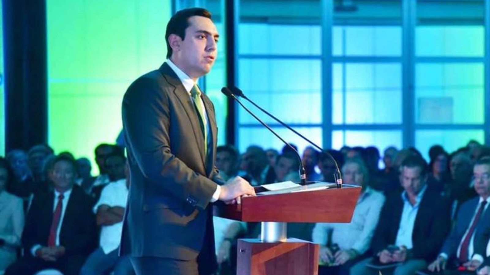 Presenta César Garza informe arropado por representantes políticos y sociales
