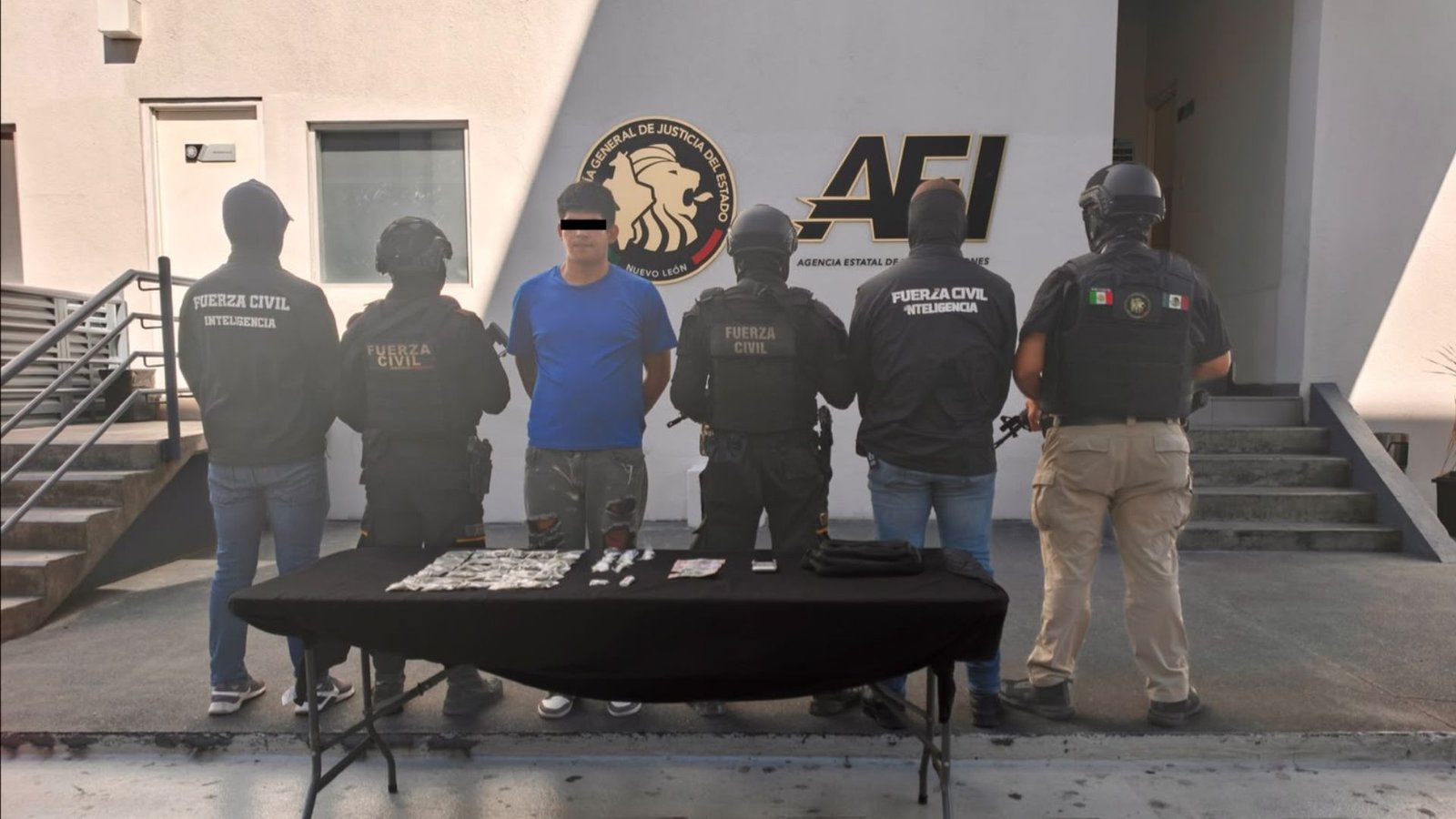 Detienen en Salinas Victoria a joven con sustancias y orden de aprehensión vigente