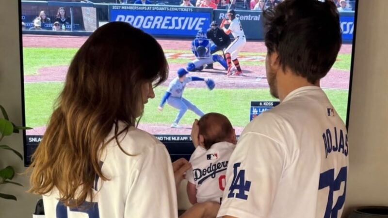 Anuncian Barbara Palvin y Dylan Sprouse el nacimiento de su hija