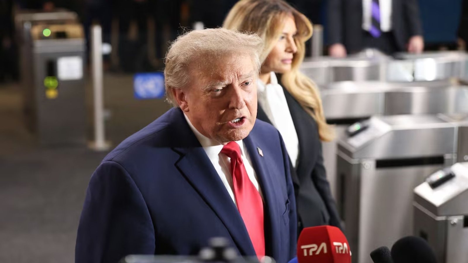 Trump cuestiona a reportera de CNN durante su llegada a la Asamblea General de la ONU