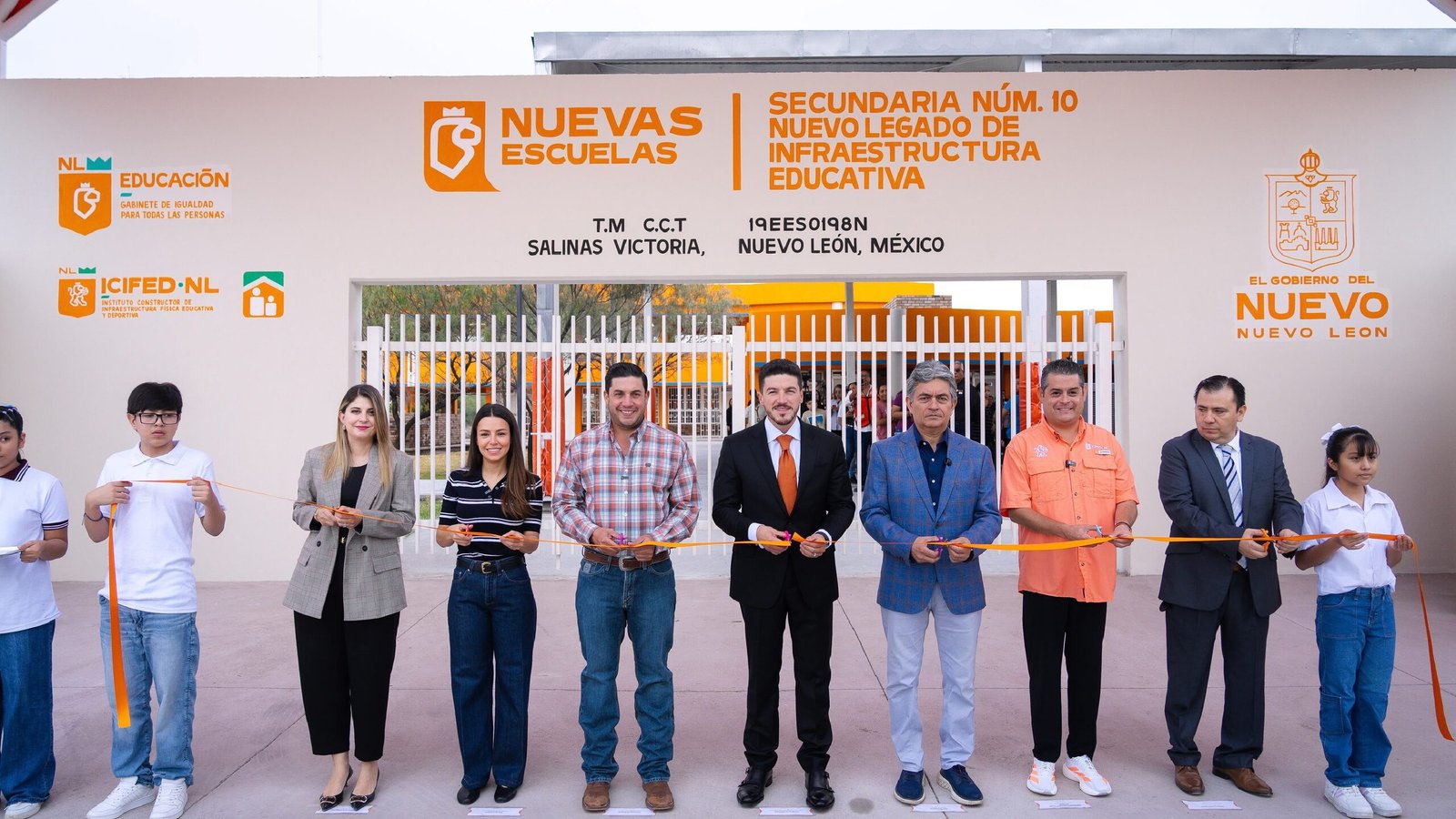 Entrega Salinas Victoria nueva secundaria en Valle del Norte
