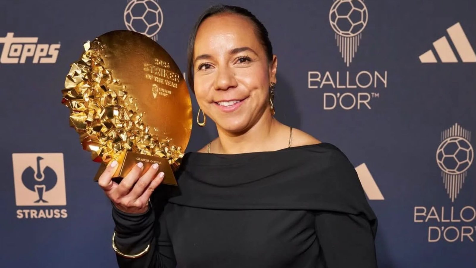 Conquista Charlyn Corral premio a la mejor goleadora del mundo con 49 goles