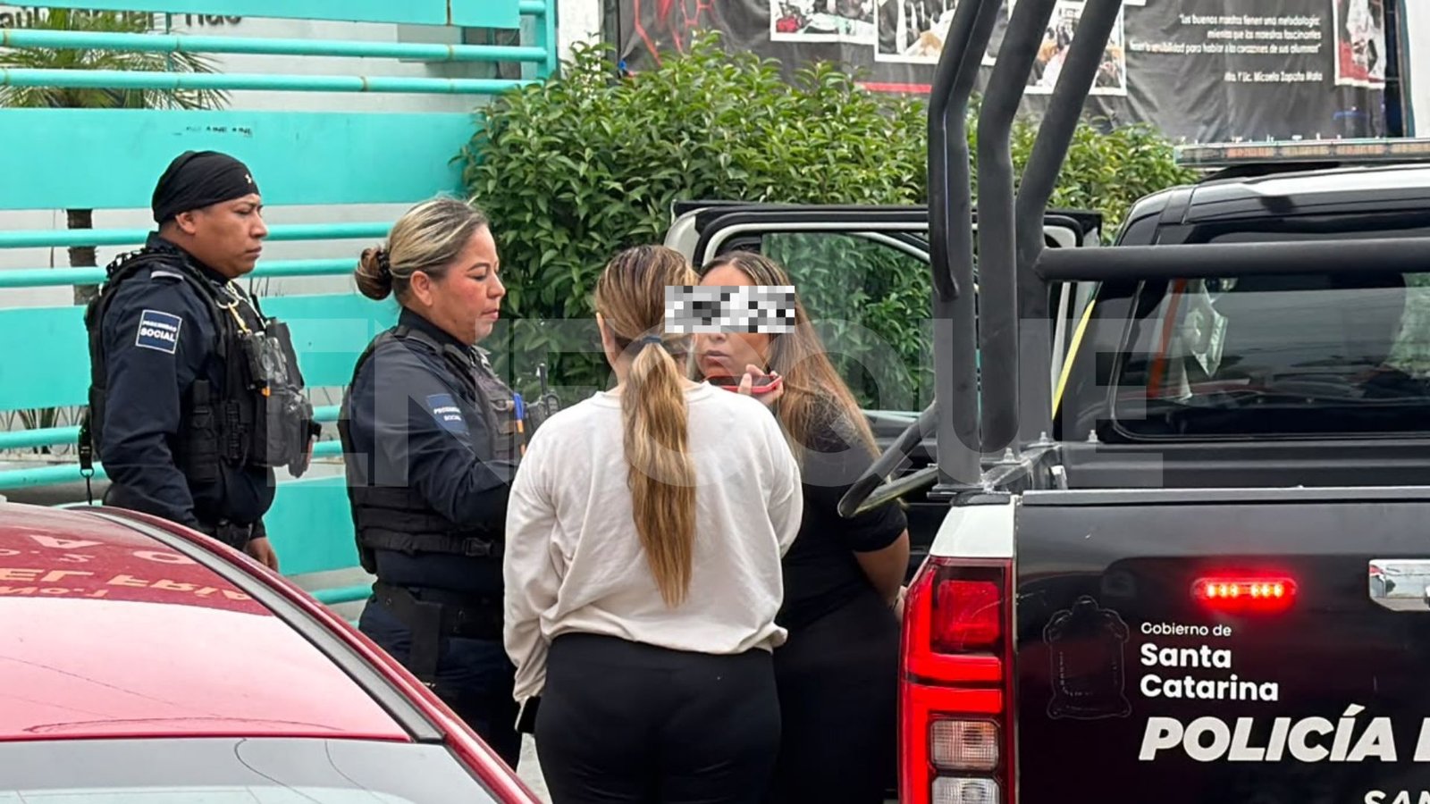 Detienen a madre e hija por golpear a estudiante en Santa Catarina