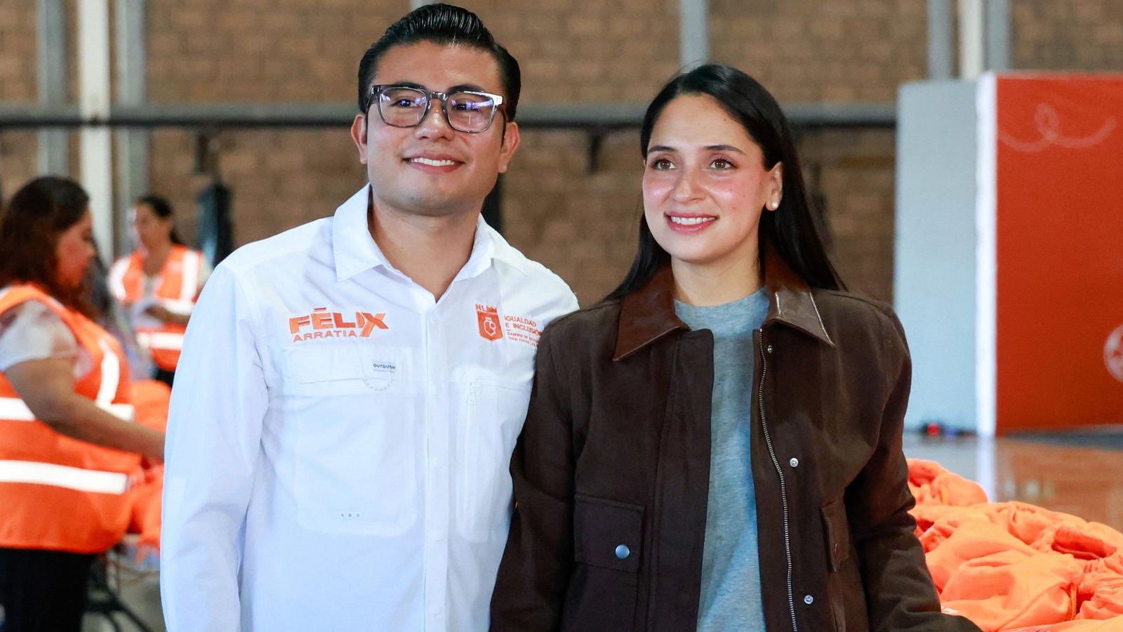 Supera Juárez 300 mil uniformes gratuitos entregados en dos años