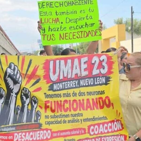 Protestan trabajadores del IMSS y bloquean avenidas en Monterrey