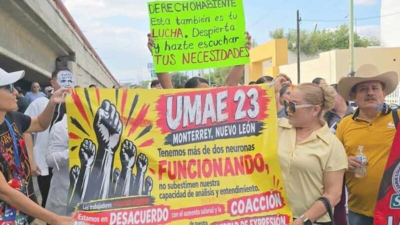 Protestan trabajadores del IMSS y bloquean avenidas en Monterrey