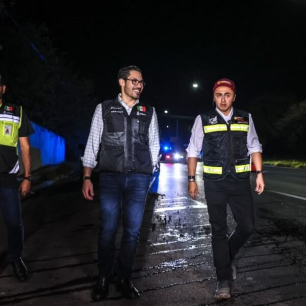 Recarpetean de noche 3 kilómetros de la Carretera Nacional en Santiago