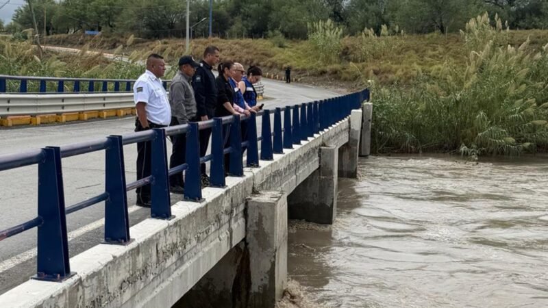 Refuerzan operativo en Los Ramones por lluvias; cierran vialidades y arroyo El Refugio