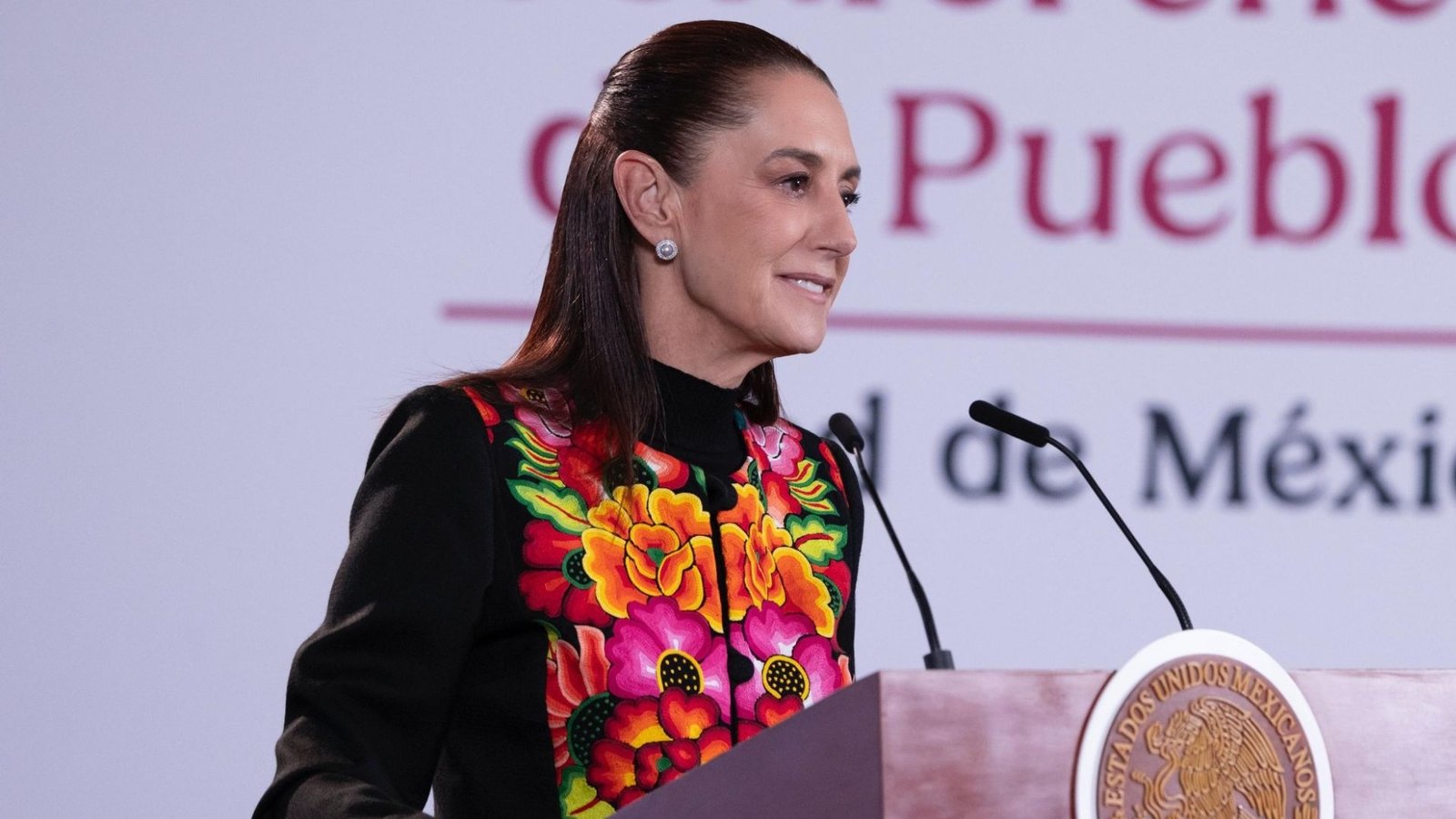 Defiende Sheinbaum apoyos fiscales al autotransporte para 2027