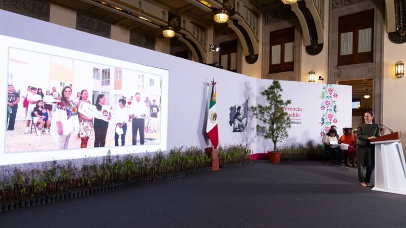 Firma Sheinbaum decreto para crear entornos digitales seguros para menores