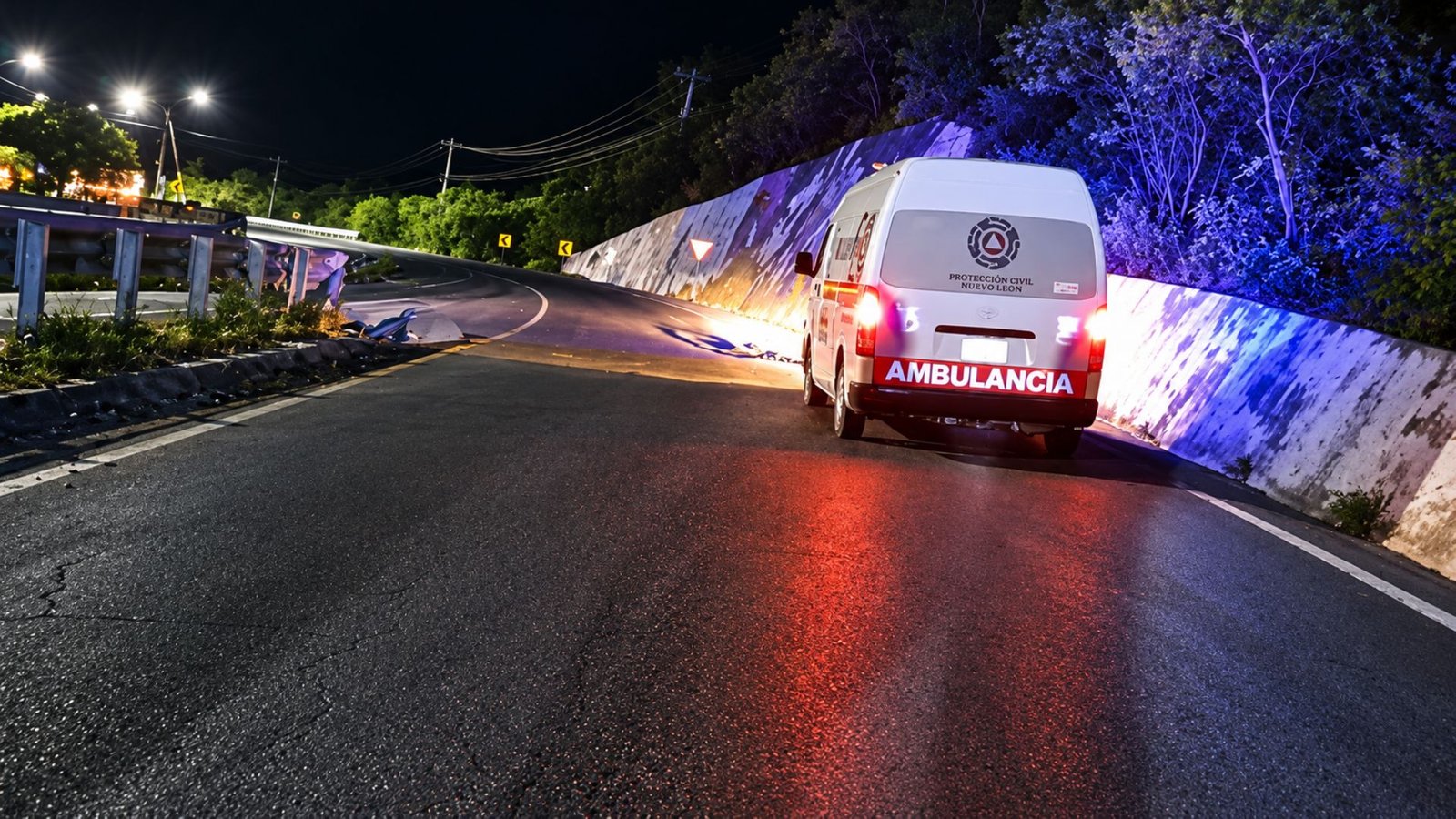 Muere motociclista tras choque con camión de carga en Carretera Nacional