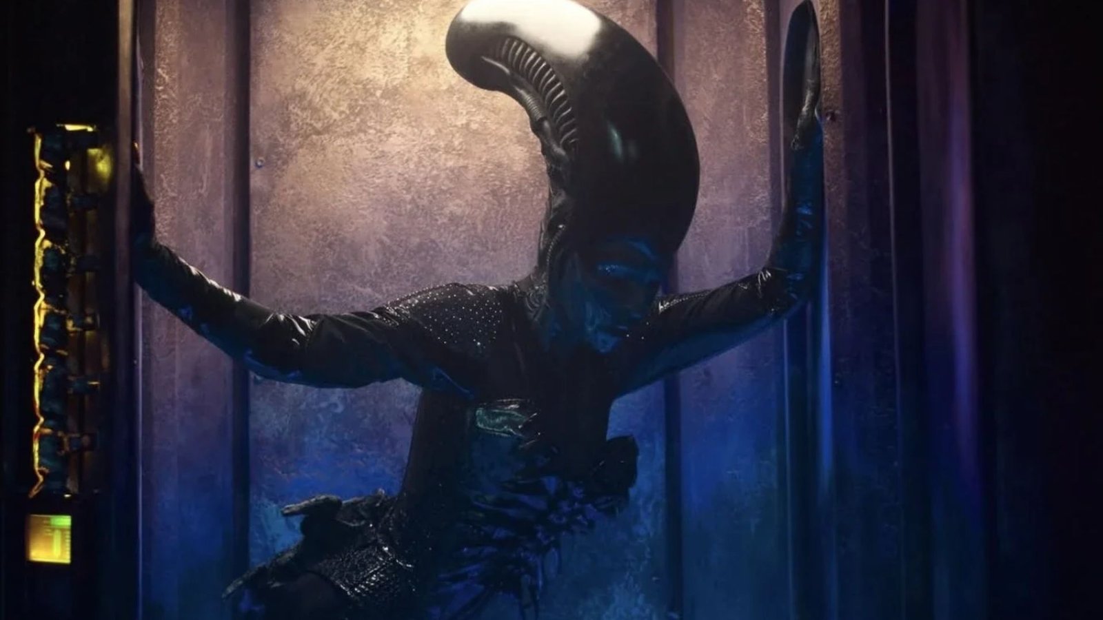 Sorprende Belinda con disfraz de Xenomorfo en Beliween 2026