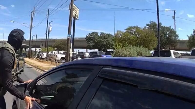 Venezolano baleado por ICE queda bajo detención criminal en Texas