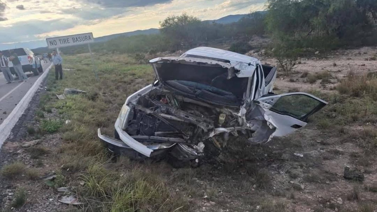 Choque frontal en Doctor Arroyo deja un muerto y cuatro lesionados