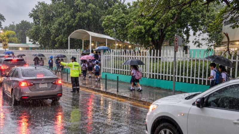 Asistencia a clases en Nuevo León queda a criterio de padres por fuertes lluvias