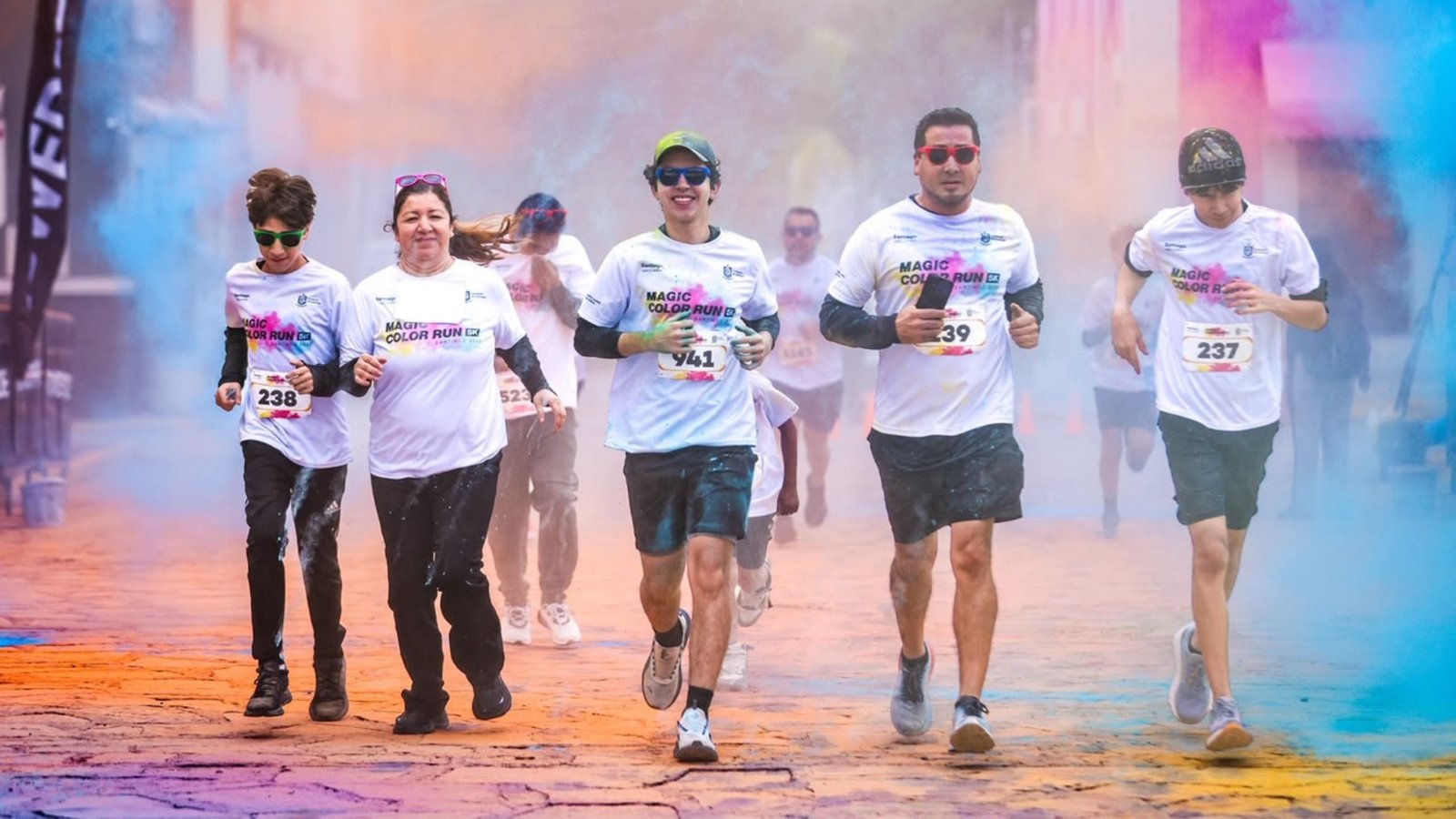 Reúne Magic Color Run 2026 a más de mil 600 corredores en Santiago