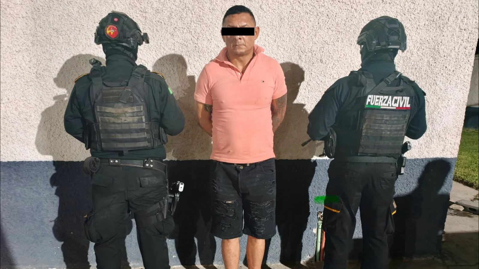 Fuerza Civil detiene a hombre con arma y presunto cristal en Monterrey