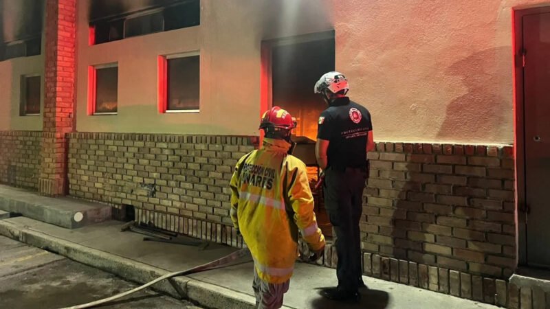 Incendio en tienda de autoservicio de Linares deja una persona herida
