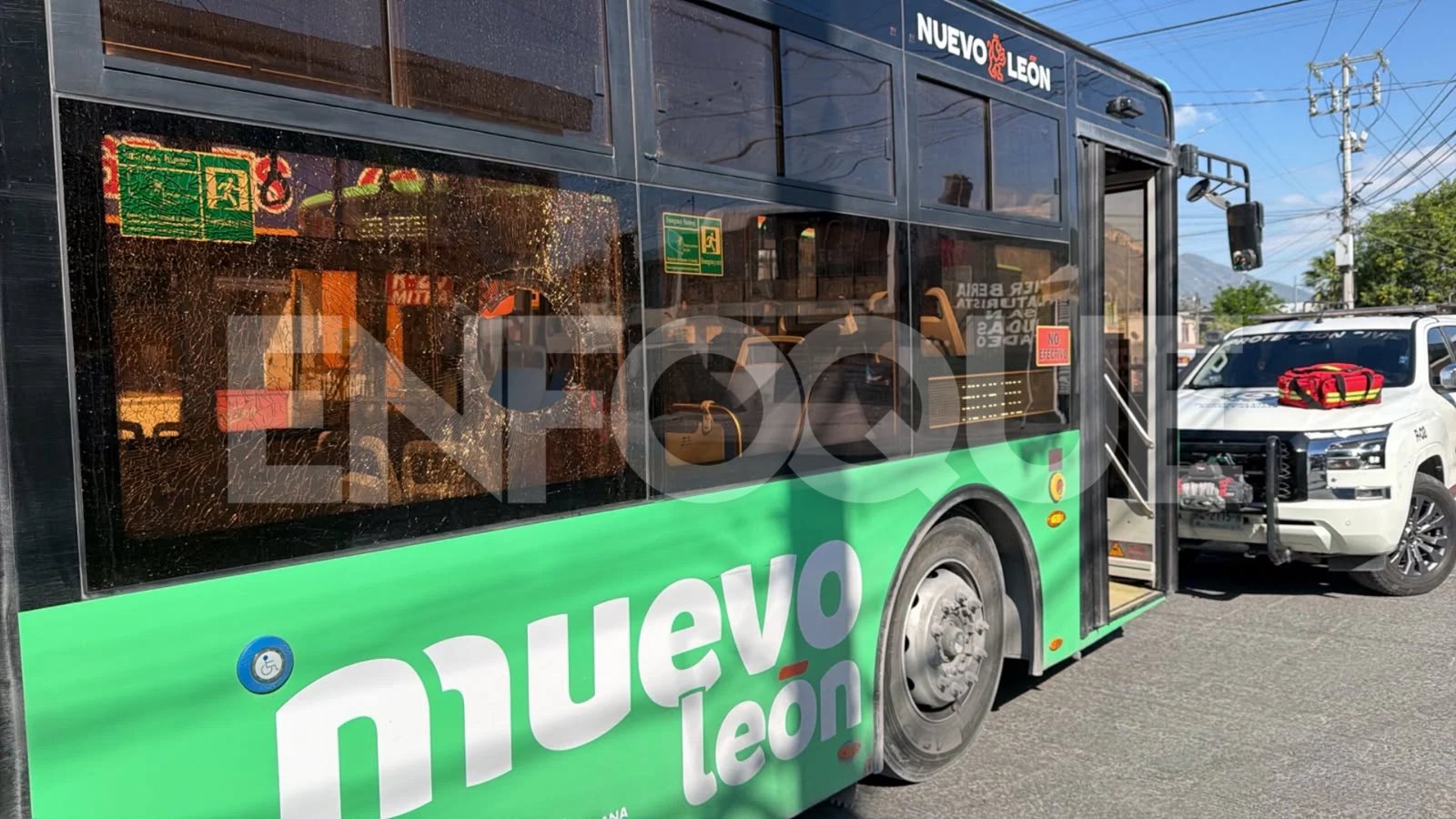 Hombre lanza piedra contra camión y lesiona a mujer en Santa Catarina