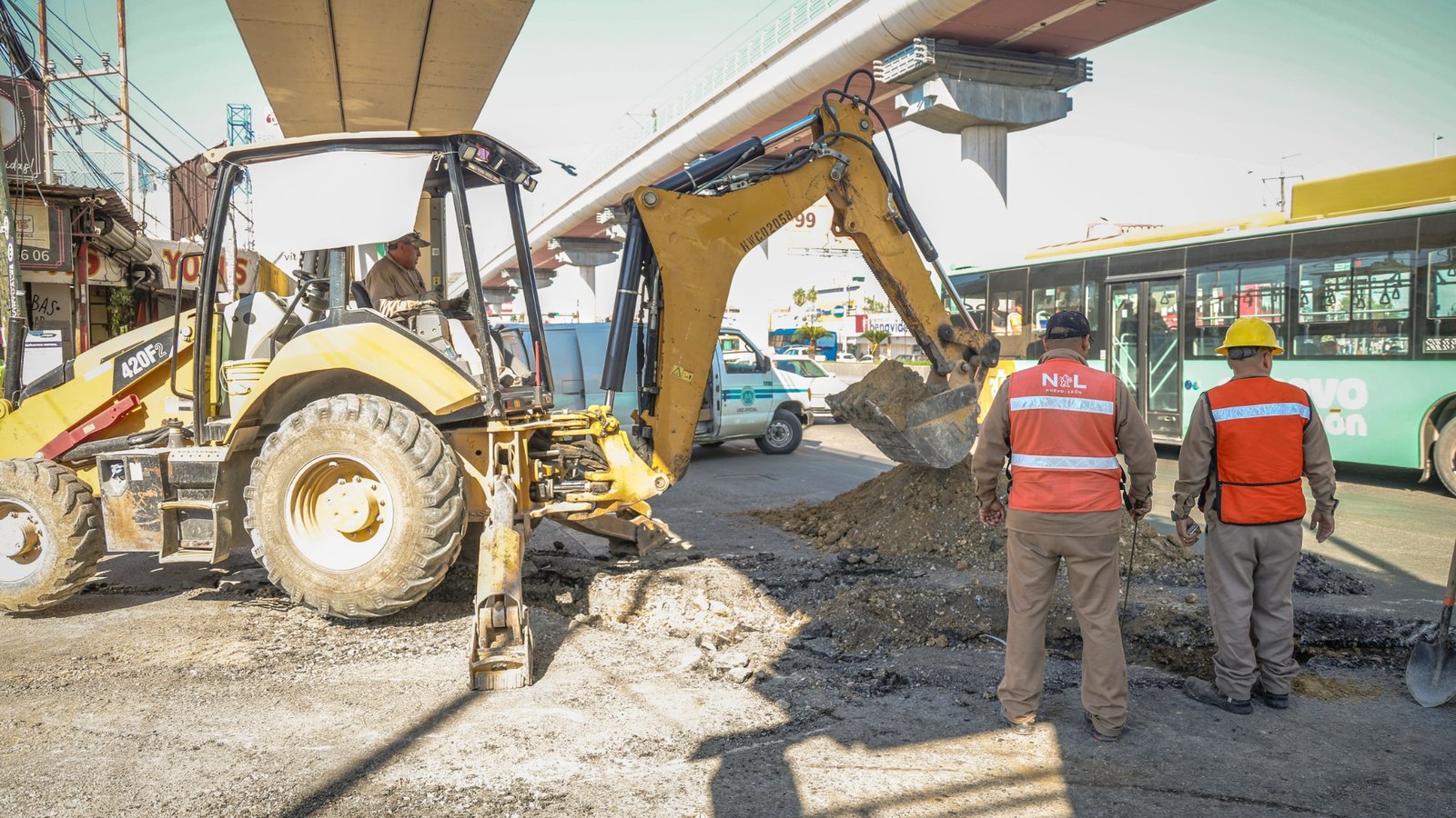 Refuerza Agua y Drenaje trabajos de reparación en el área metropolitana