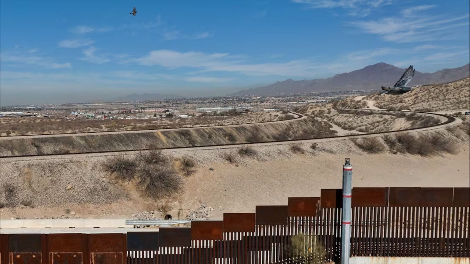 Restringe Trump vuelos de drones en frontera con México